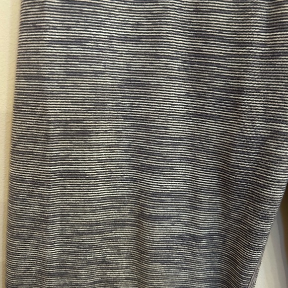 Lululemon Align Leggings Women’s Grey & White Striped 25” Inseam Size 2 - Picture 3 of 7